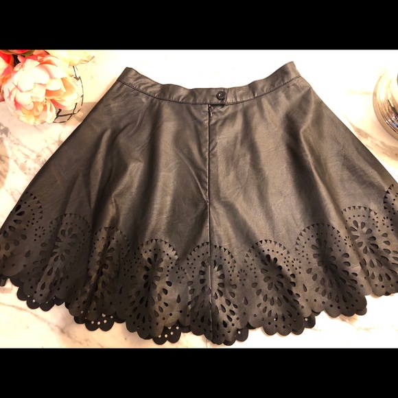 Millau | Black Skirt - Picture 2 of 8